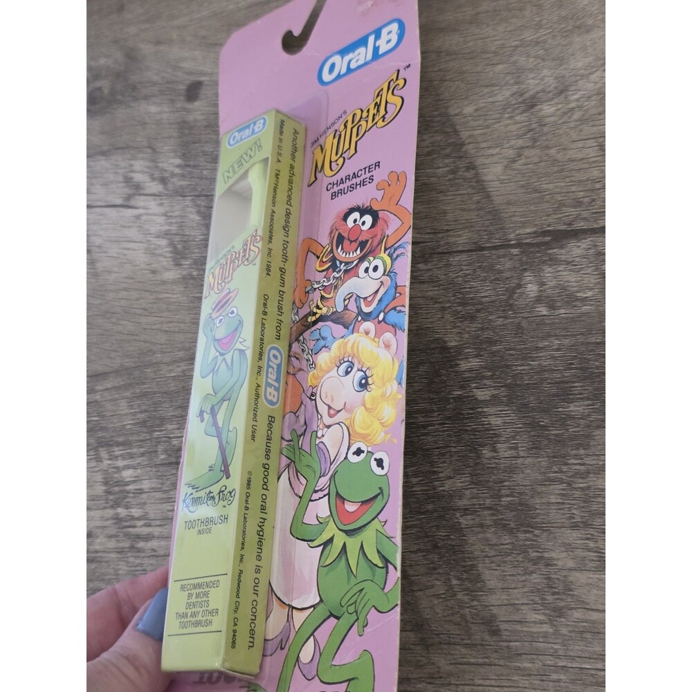 Vintage New 80s Oral-B Toothbrush Jim Henson's Muppets Kermit Frog 1985 RARE - Picture 6 of 6
